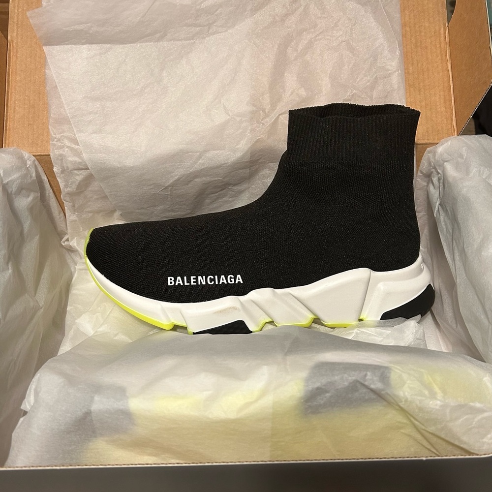 Balenciaga Women’s Knit Sneakers! - Picture 3 of 9